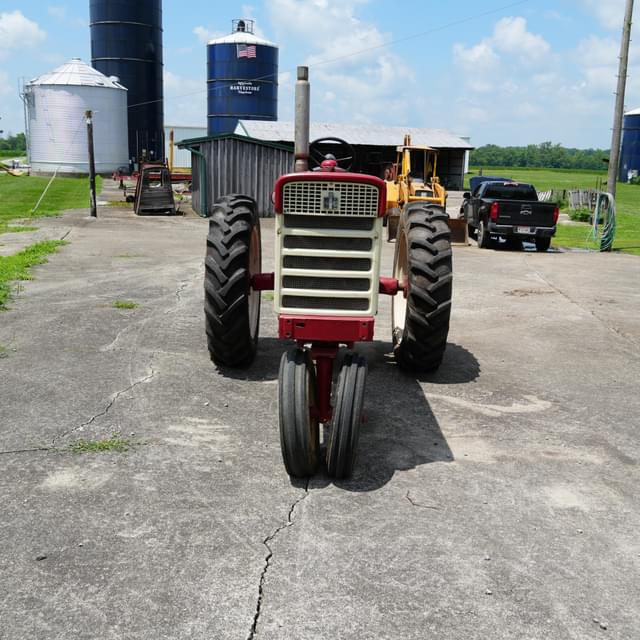 Image of Farmall 460 equipment image 4