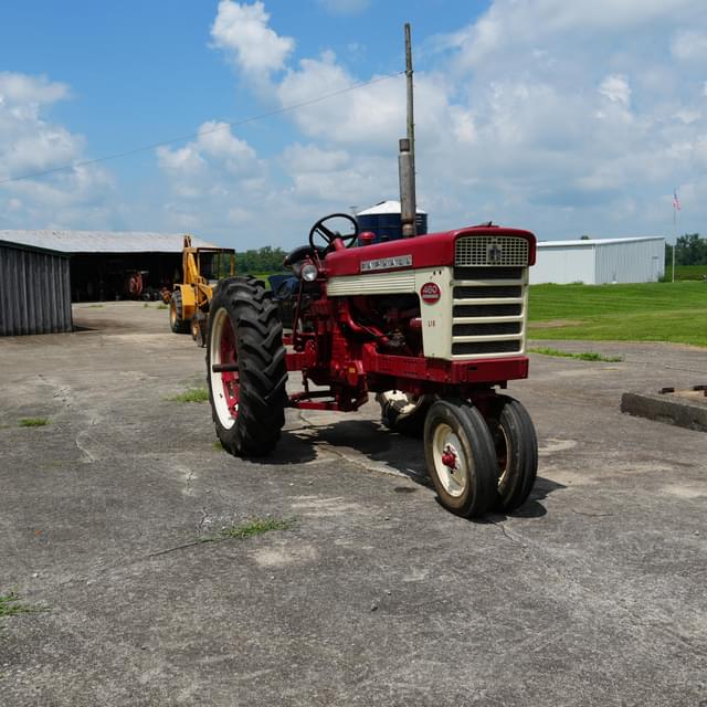Image of Farmall 460 equipment image 3