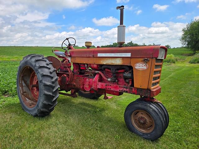 Image of Farmall 560  equipment image 4