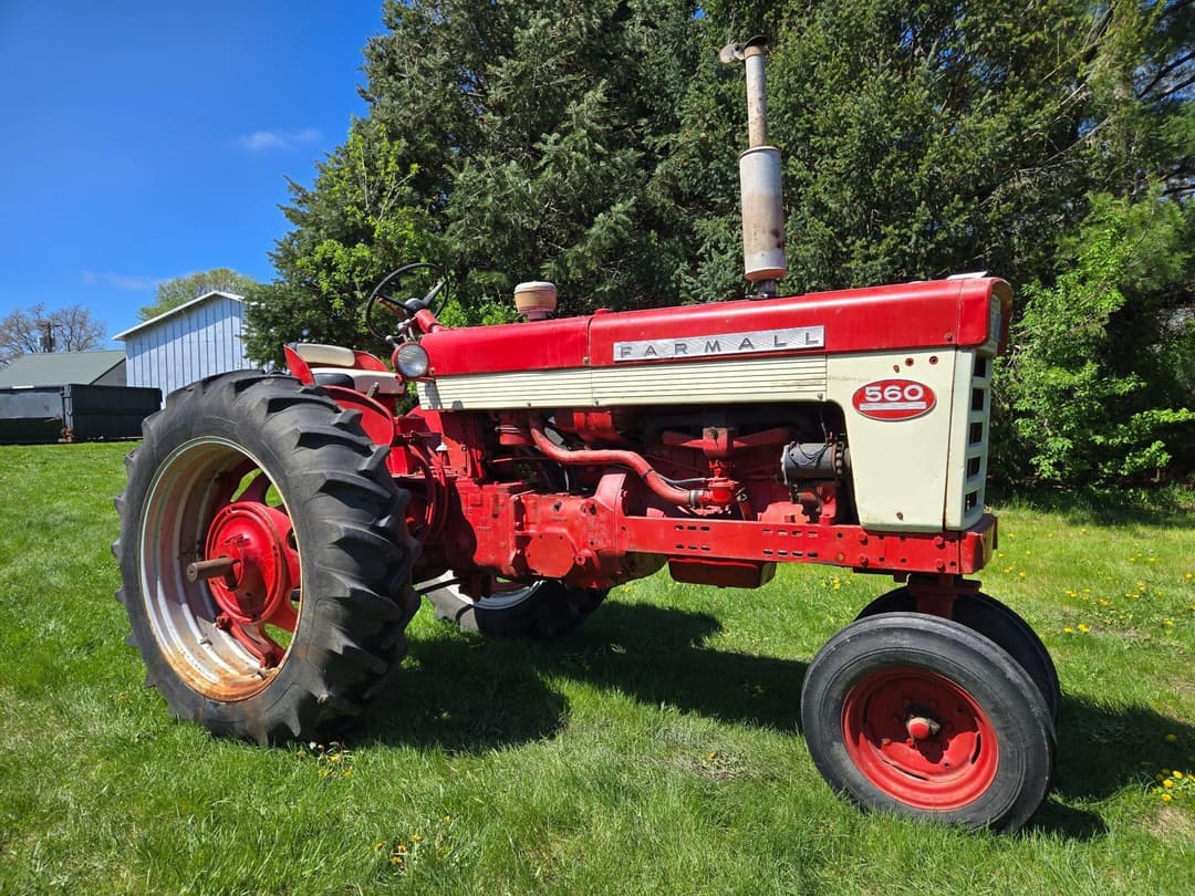 Image of Farmall 560 Primary image