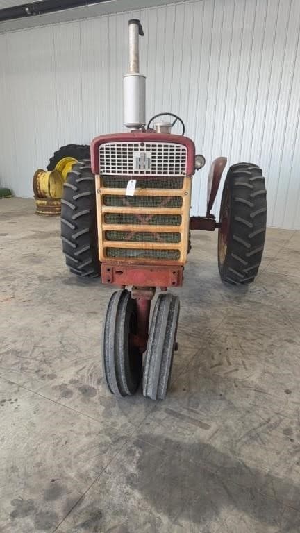 Image of International Harvester 560 equipment image 2
