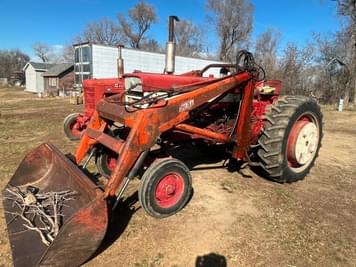 Main image Farmall 560