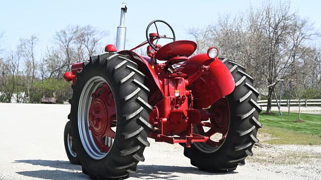 Image of Farmall B-450 equipment image 2