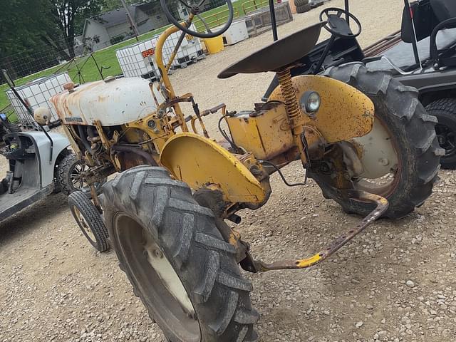 Image of Farmall Cub equipment image 2
