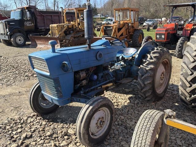 Image of Ford 2000 equipment image 2