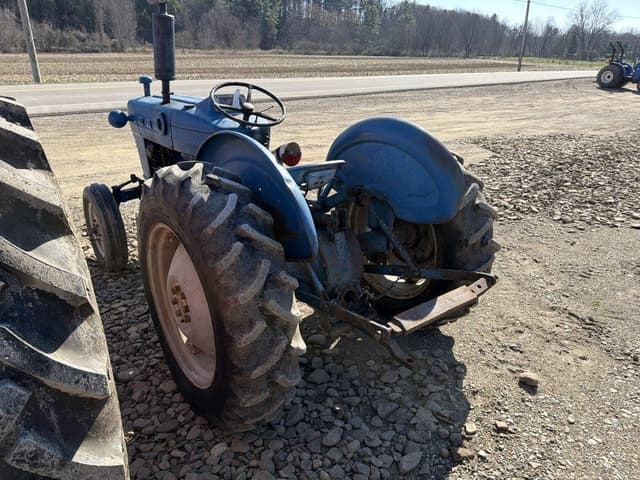 Image of Ford 2000 equipment image 3
