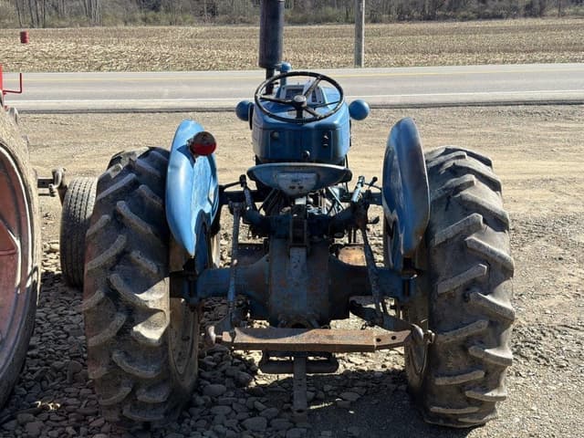 Image of Ford 2000 equipment image 4