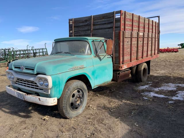 Image of Ford F-600 equipment image 1
