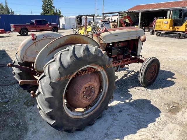 Image of Ford 841 equipment image 3