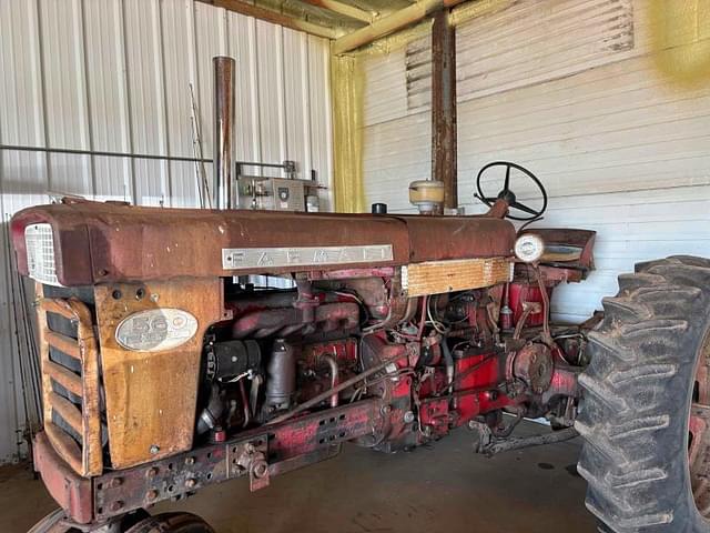 Image of International Harvester 560 equipment image 1
