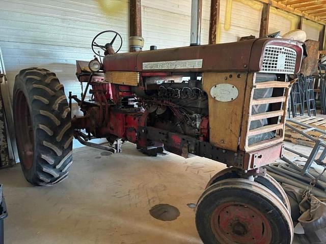 Image of International Harvester 560 equipment image 2