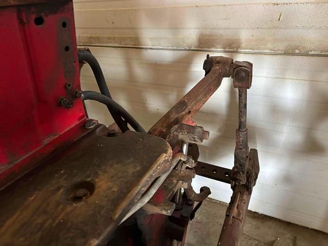 Image of International Harvester 560 equipment image 4