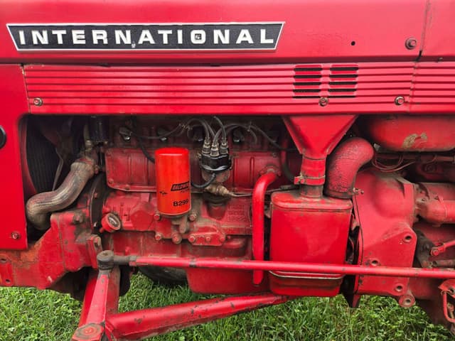 Image of International Harvester 460 equipment image 4