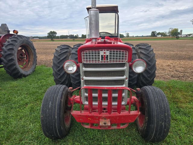 Image of International Harvester 460 equipment image 2