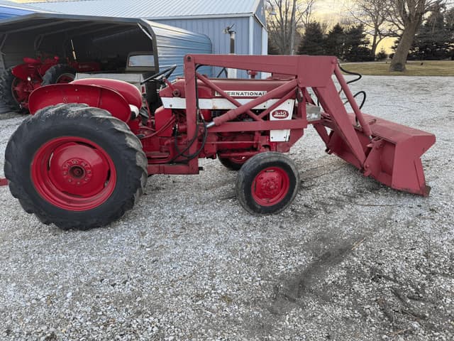 Image of International Harvester 340 equipment image 1