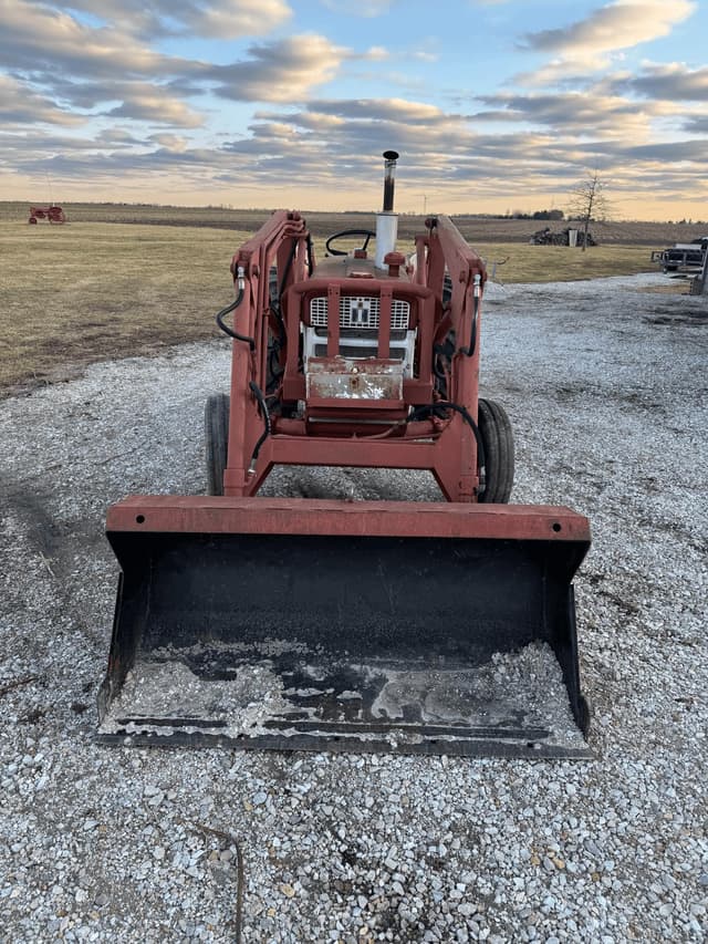 Image of International Harvester 340 equipment image 2