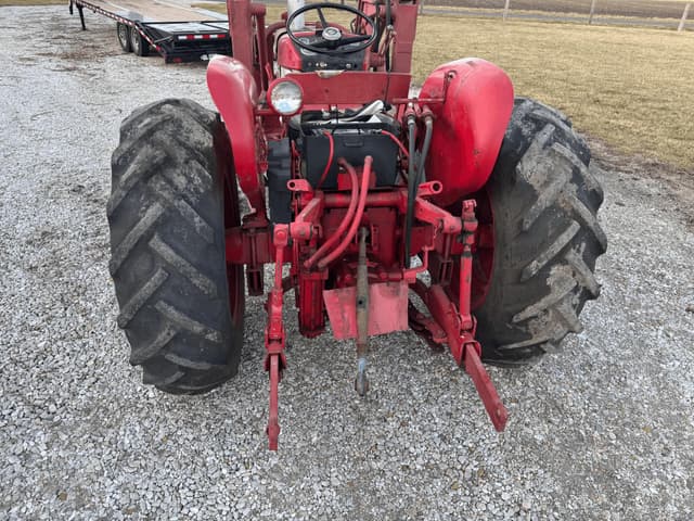Image of International Harvester 340 equipment image 3