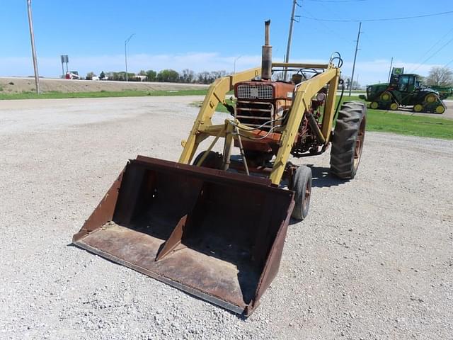 Image of International Harvester 460 equipment image 1