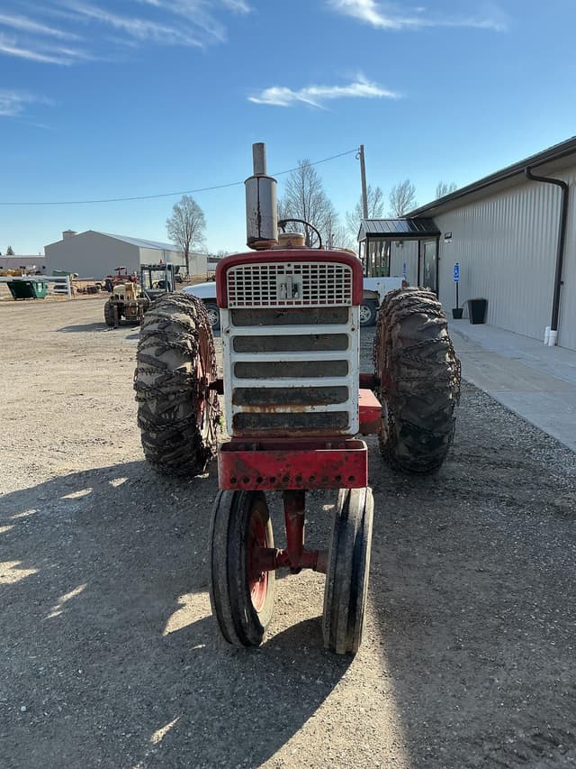 Image of Farmall 460 equipment image 4