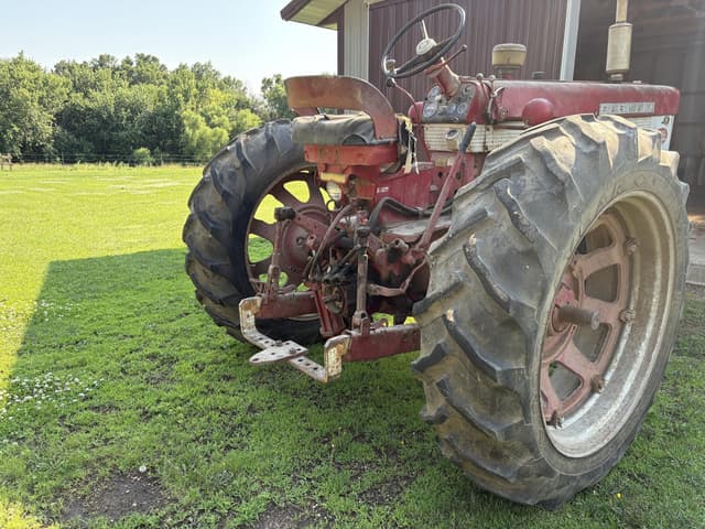 Image of Farmall 460 equipment image 4