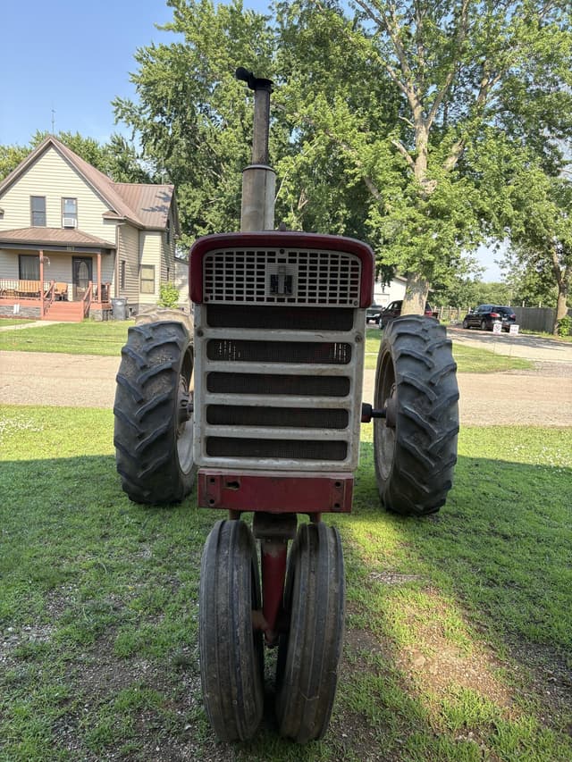 Image of Farmall 460 equipment image 3