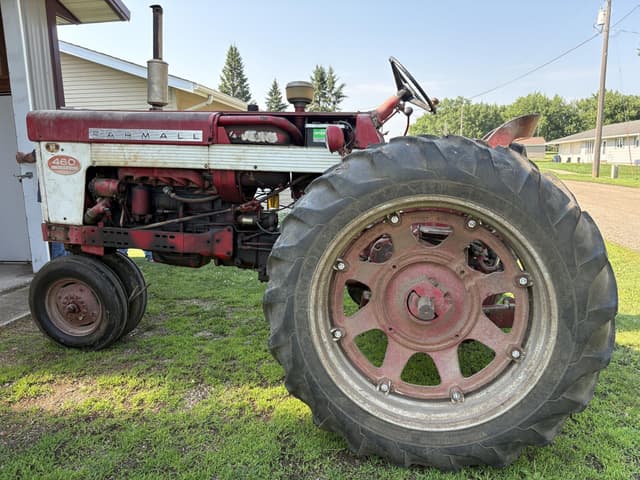 Image of Farmall 460 equipment image 1