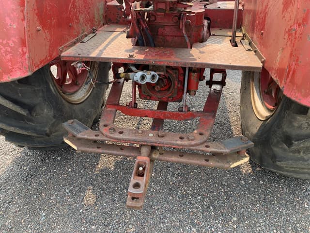 Image of International Harvester 560 equipment image 4