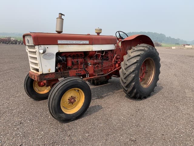 Image of International Harvester 560 equipment image 1