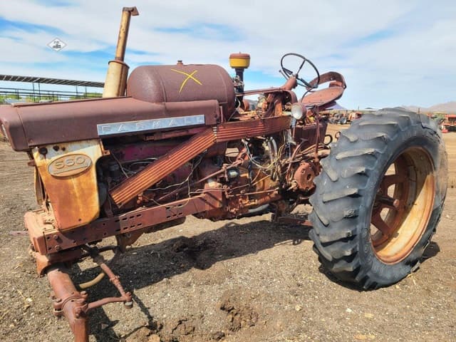 Image of International 560 equipment image 1