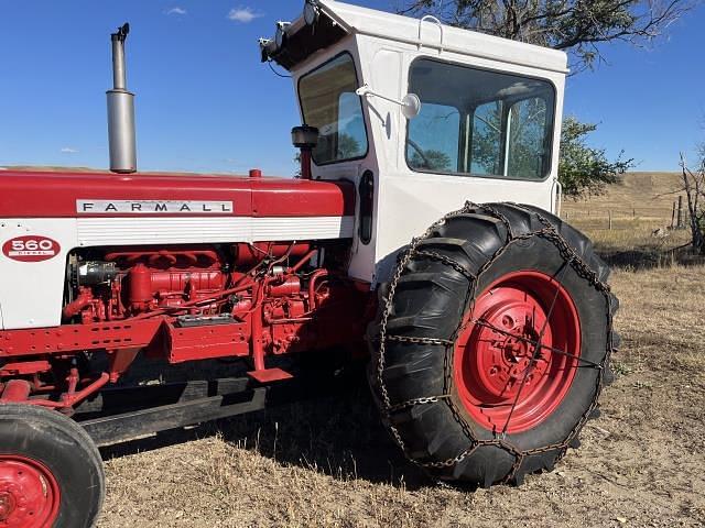 Image of International Harvester 560 equipment image 4