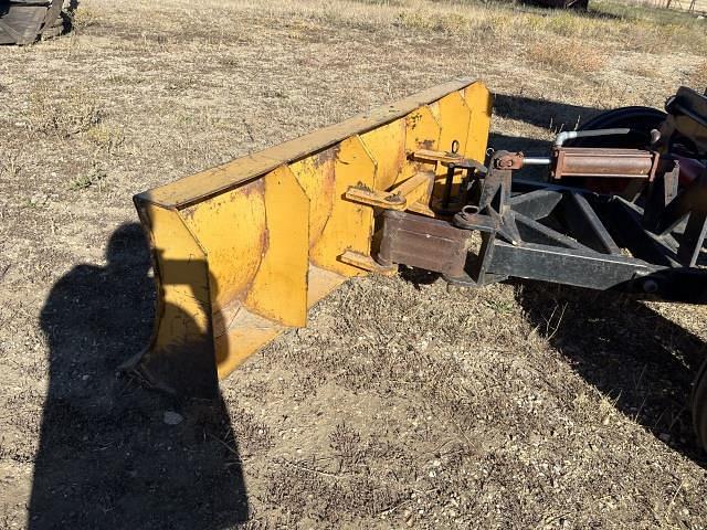 Image of International Harvester 560 equipment image 1