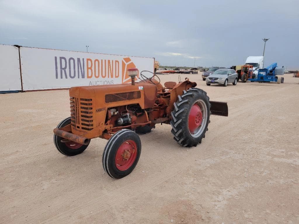 Image of International Harvester B-275 Primary image