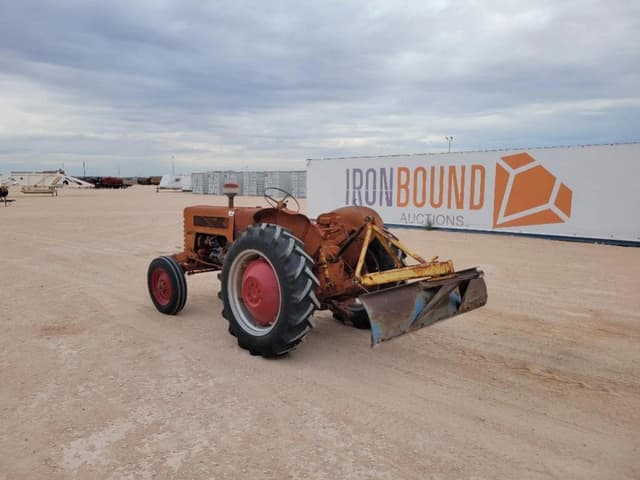 Image of International Harvester B-275 equipment image 2