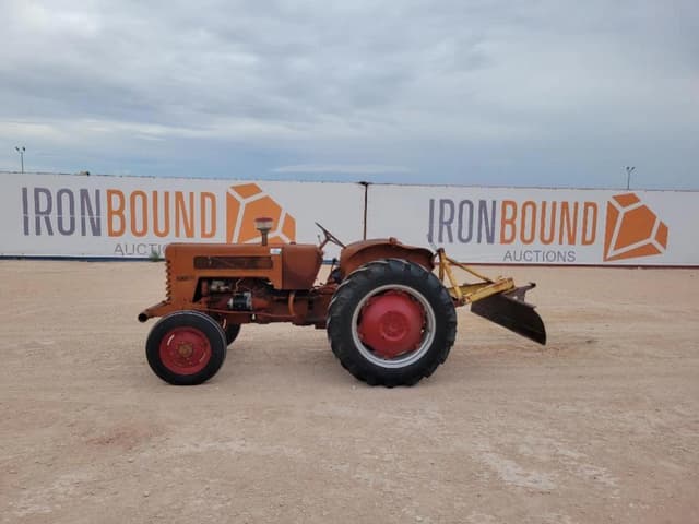 Image of International Harvester B-275 equipment image 1