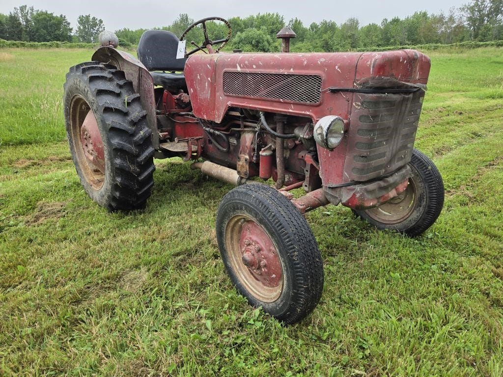 1960 International Harvester B-275 Equipment Image0