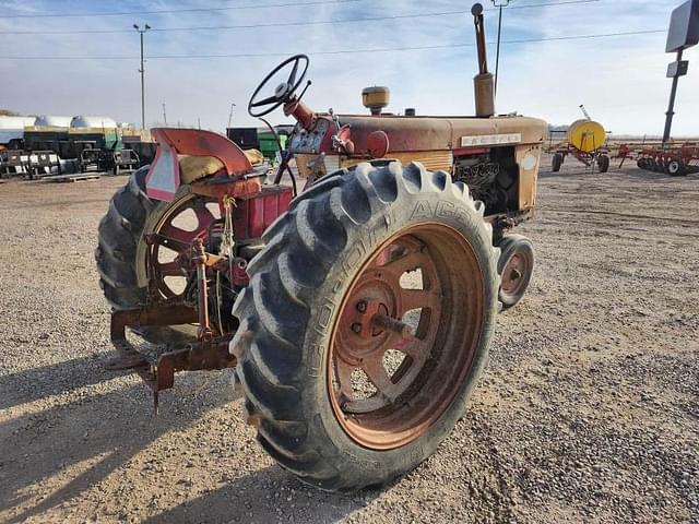 Image of International Harvester 560 equipment image 2