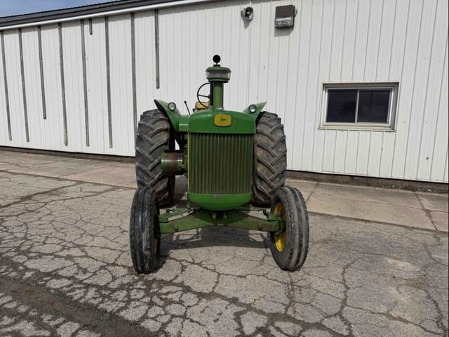 Image of John Deere 830 equipment image 3