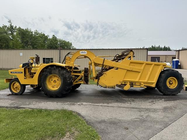 Image of John Deere 840 equipment image 1
