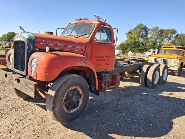 Image of Mack B462S equipment image 4