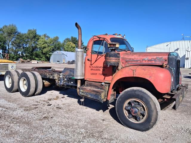 Image of Mack B462S equipment image 1