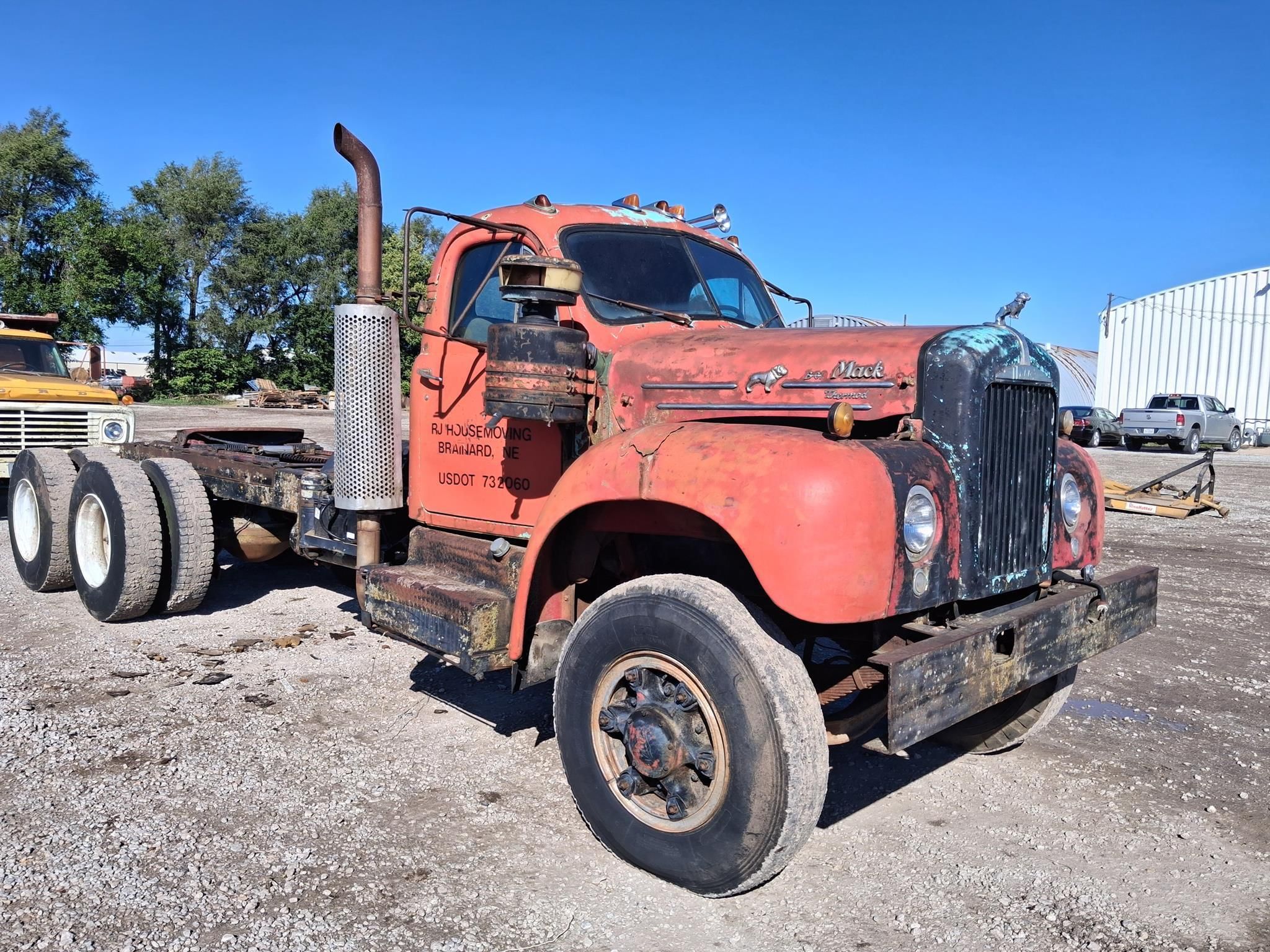 1960 Mack B462S Equipment Image0