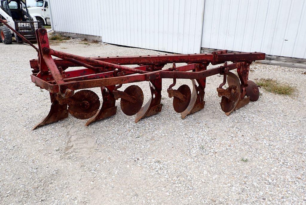 Image of Massey Ferguson 82 Primary image