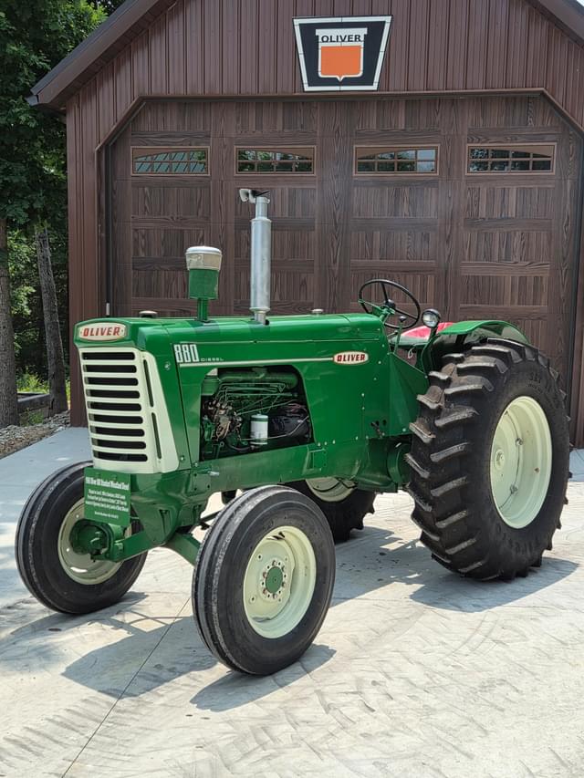 Image of Oliver 880 equipment image 1