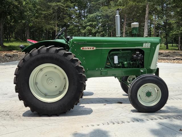 Image of Oliver 880 equipment image 4