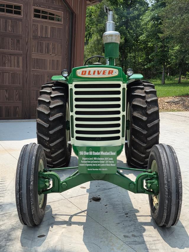 Image of Oliver 880 equipment image 2