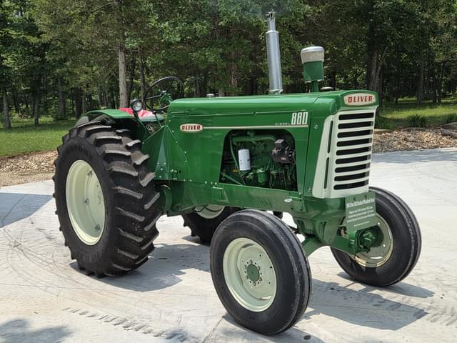 Image of Oliver 880 equipment image 3