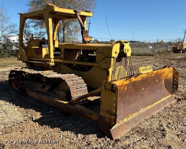 Image of Caterpillar D6B equipment image 2