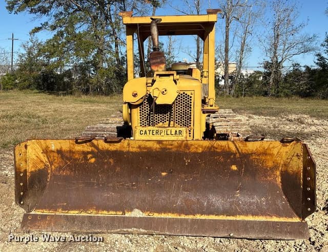 Image of Caterpillar D6B equipment image 1