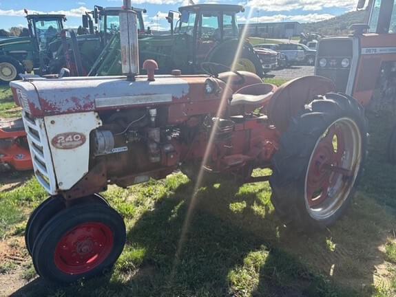 Image of Farmall 240 equipment image 2