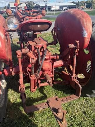 Image of Farmall 240 equipment image 4